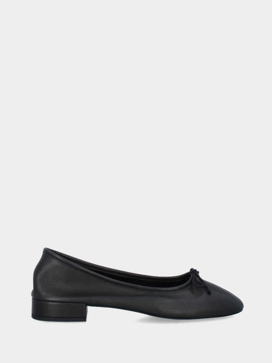 Ballerina in nappa nera con fiocchetto sul collo