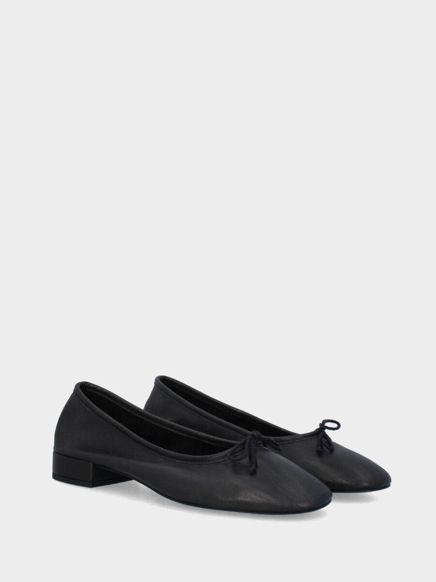 Ballerina in nappa nera con fiocchetto sul collo