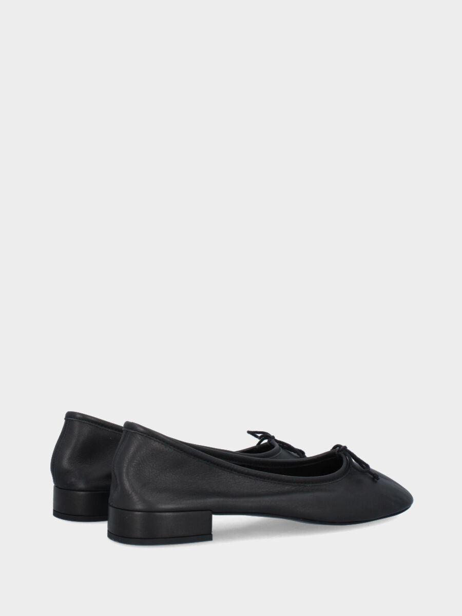 Ballerina in nappa nera con fiocchetto sul collo