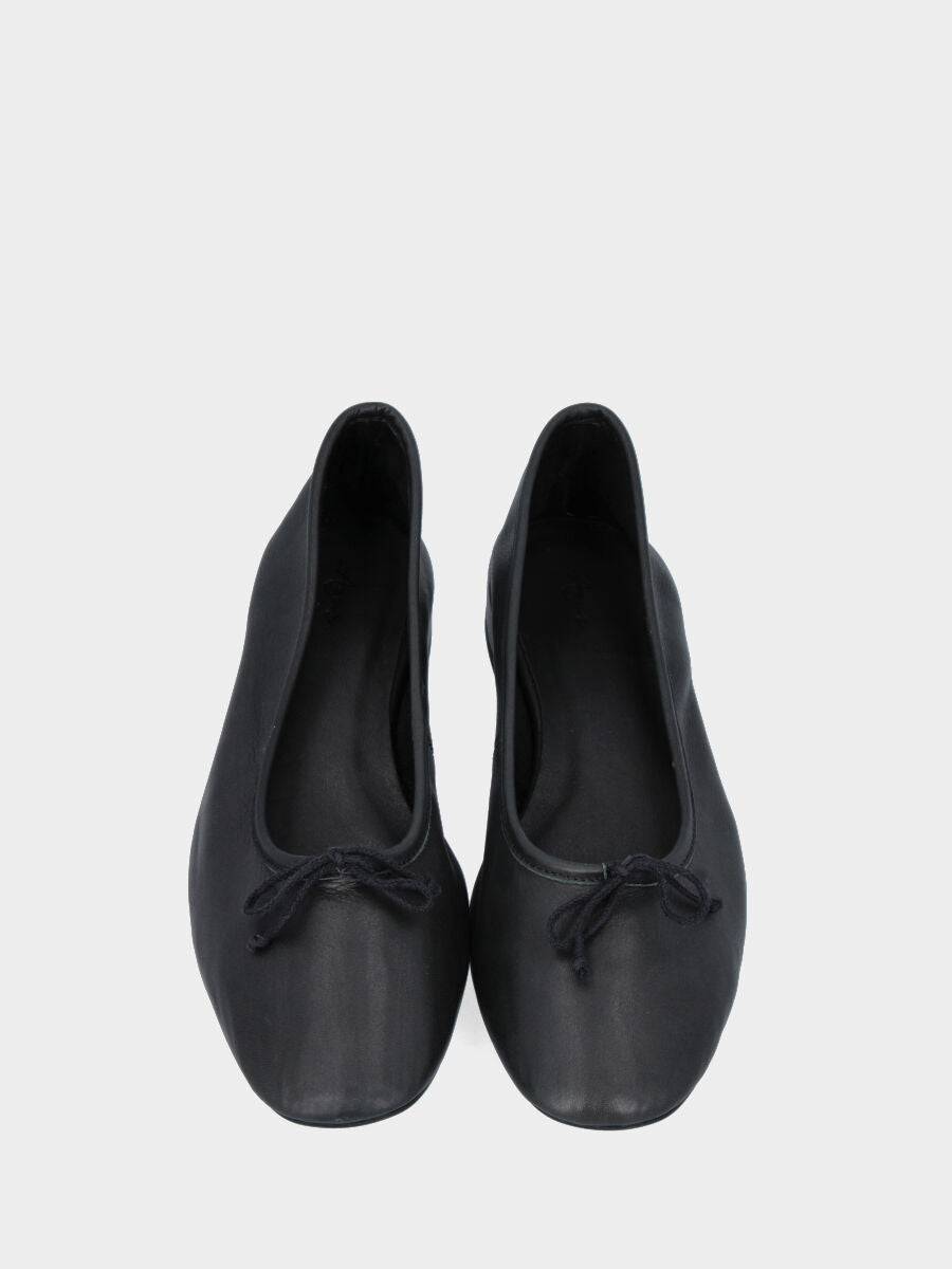 Ballerina in nappa nera con fiocchetto sul collo