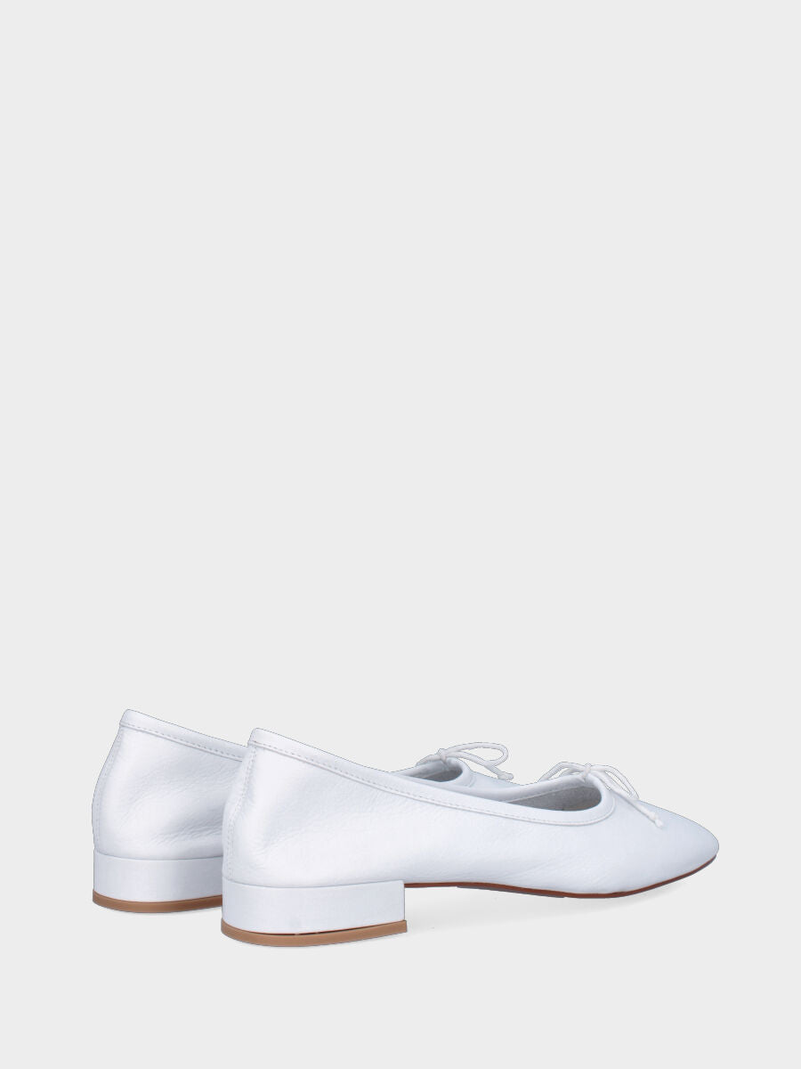 Ballerina in nappa bianca con fiocchetto sul collo