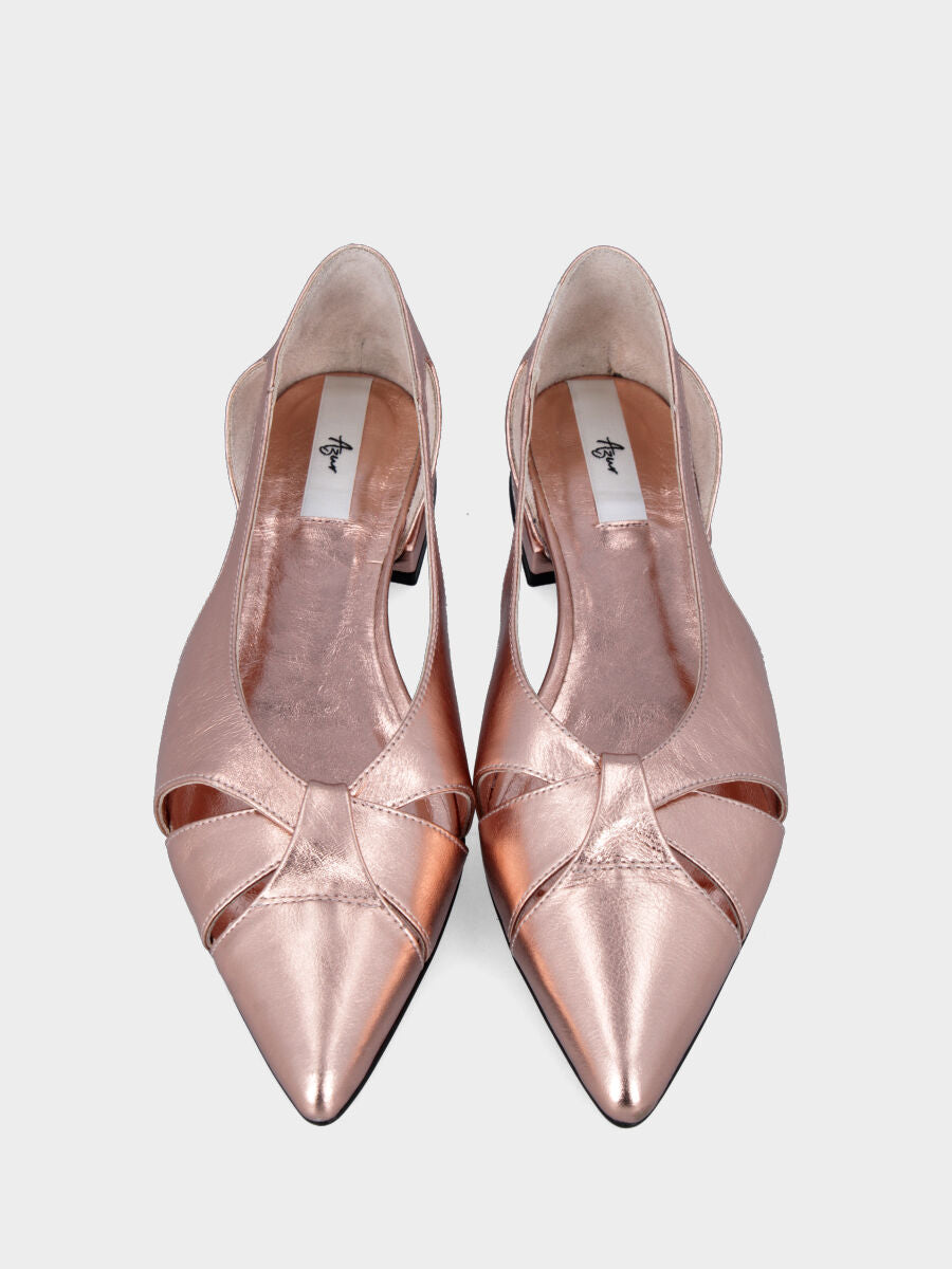 Ballerina in laminato rame con cinturini arcuati incrociati