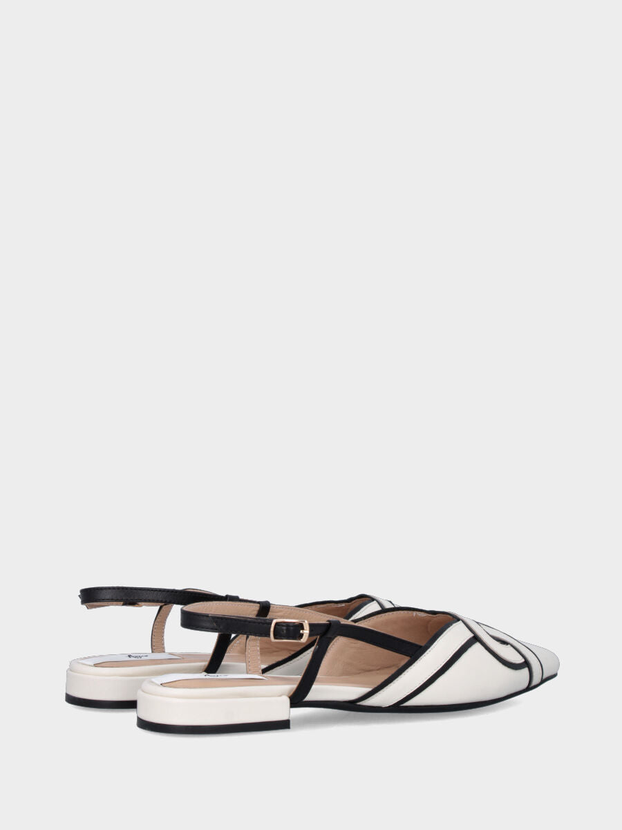Slingback in nappa bianco latte con profili neri e cinturini arcuati