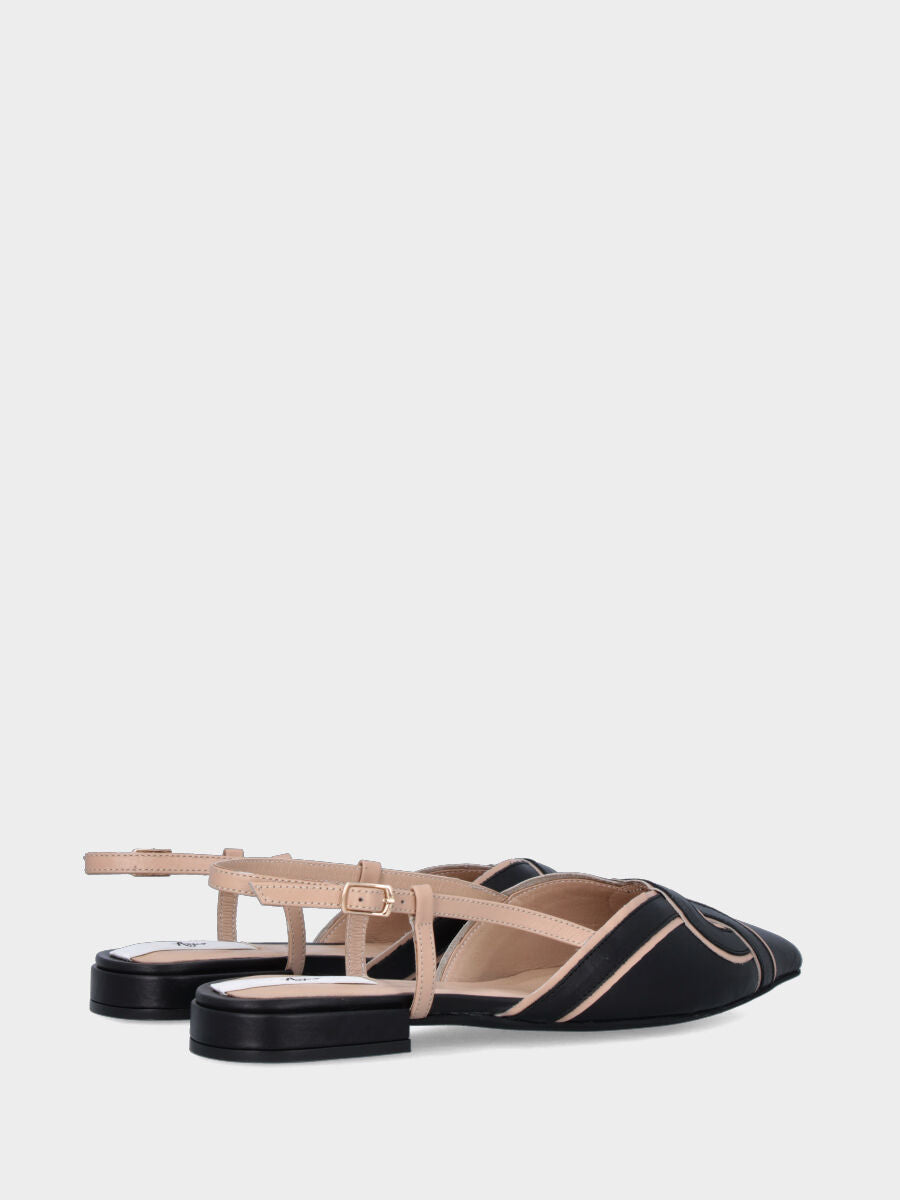 Slingback in nappa nera con profili beige e cinturini arcuati