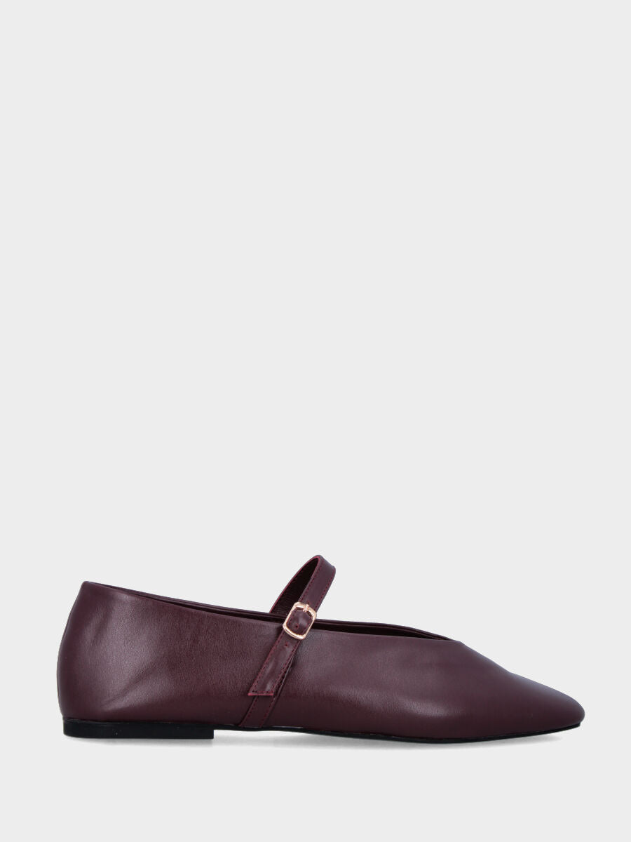 Ballerina Mary Jane in nappa bordeaux con cinturino e tacco flat