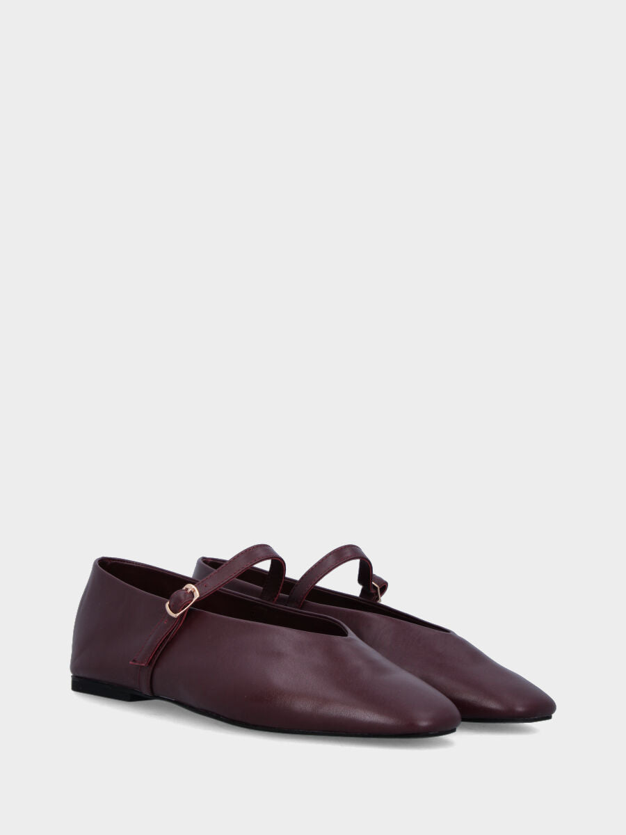 Ballerina Mary Jane in nappa bordeaux con cinturino e tacco flat