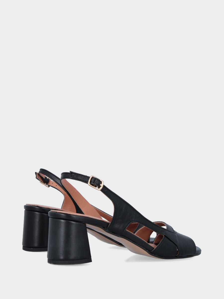 Sandalo monoblocco in vitello rosso con fascia ripiegata