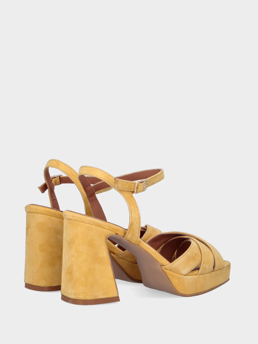 Sandalo monoblocco in vitello rosso con fascia ripiegata