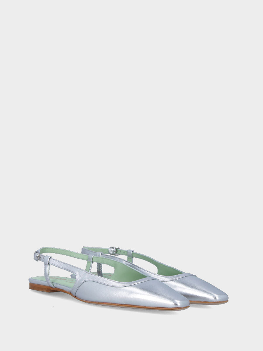 Slingback in laminato argento con scollo tondo