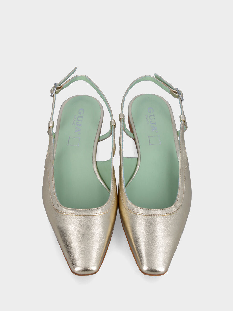 Slingback in laminato platino con scollo tondo