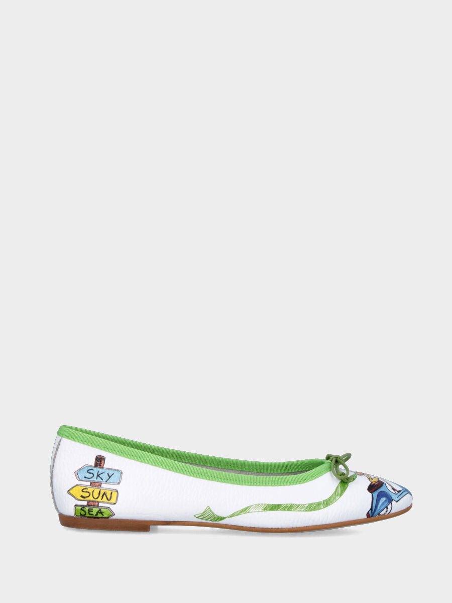 Ballerina in nappa bianca con fiocchetto verde e disegni sulla tomaia