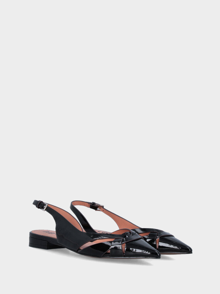Slingback in vernice nera con listini incrociati e punta sfilata