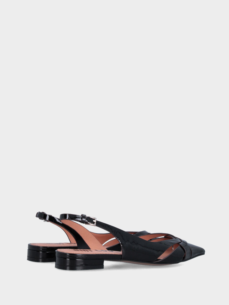 Slingback in vernice nera con listini incrociati e punta sfilata