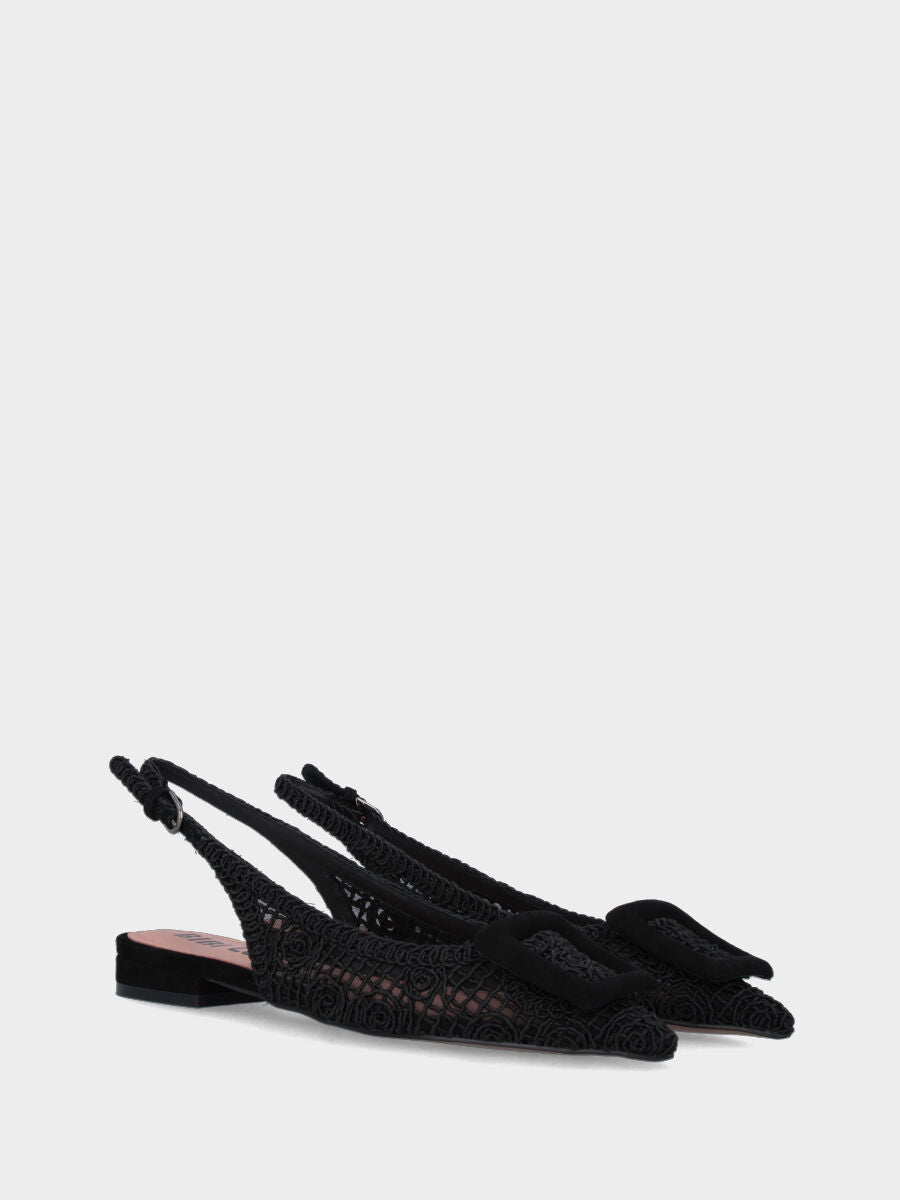 Slingback in cotone nero con accessorio e tomaia in rete ricamata