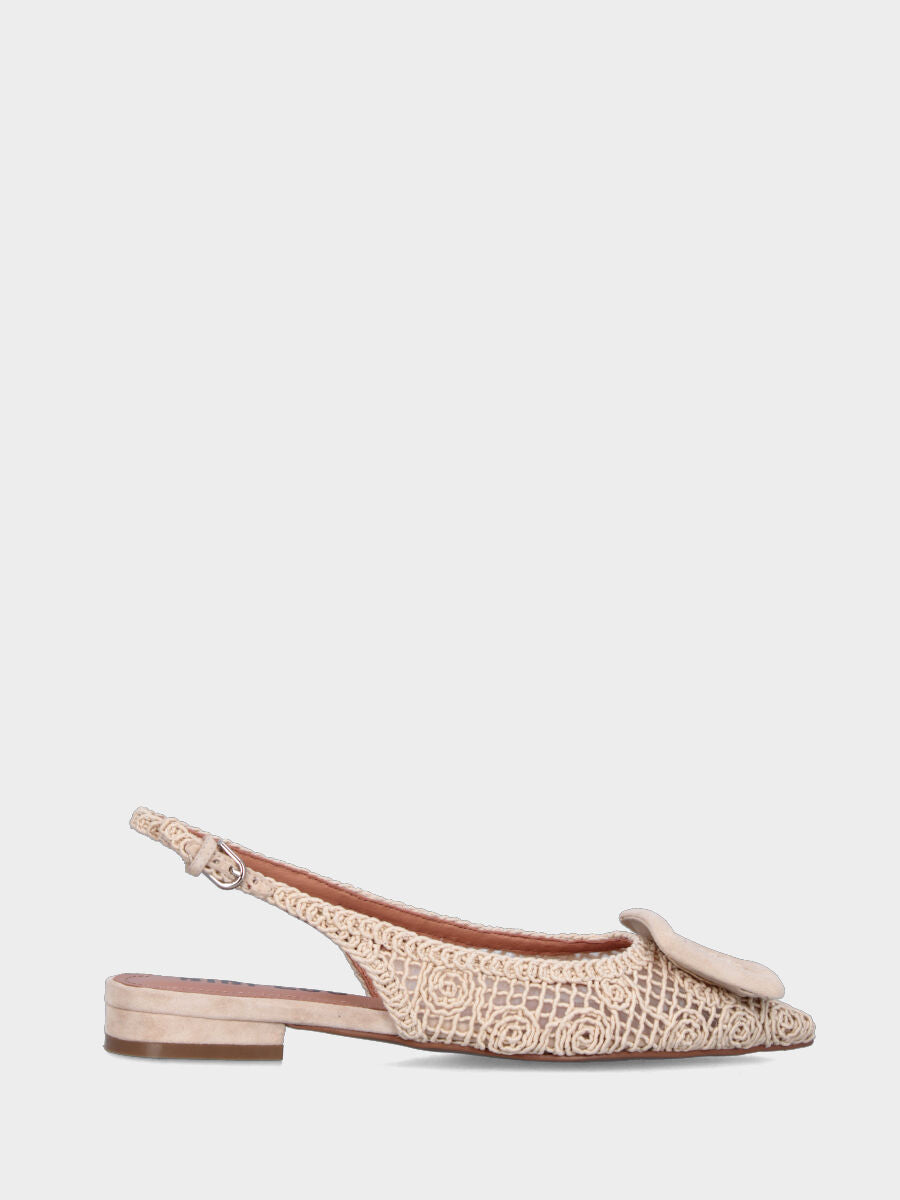 Slingback in cotone bianco latte con accessorio e tomaia in rete ricamata