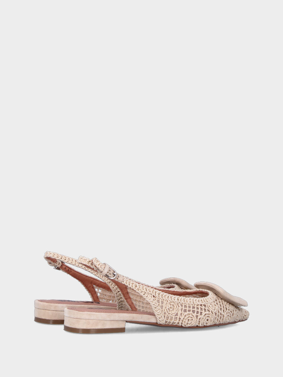 Slingback in cotone bianco latte con accessorio e tomaia in rete ricamata
