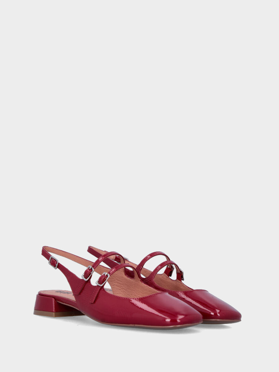Slingback in vernice rossa con cinturini e punta stondata