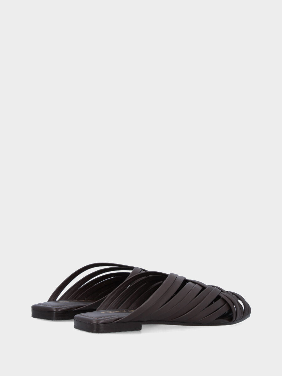 Ciabattina in nappa testa di moro con fascette incrociate e punta sfilata