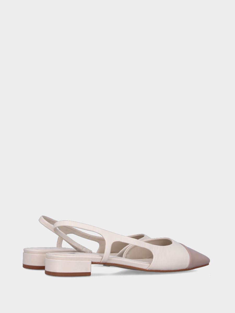 Slingback in nappa bicolore beige con cinturino asimmetrico
