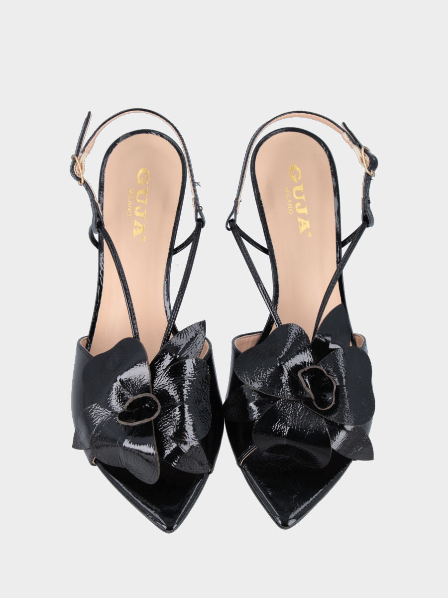 Sandalo in naplak nero con fiore ornamentale e tacco a coda
