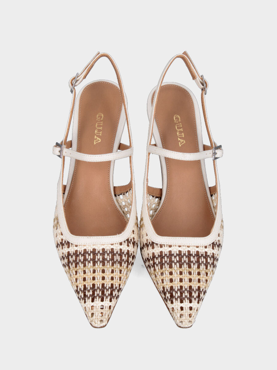 Slingback in rafia bianco avorio con tomaia intrecciata e tacco a calice