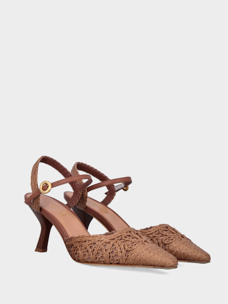 Slingback in nappa color cuoio con tomaia intrecciata a merletto
