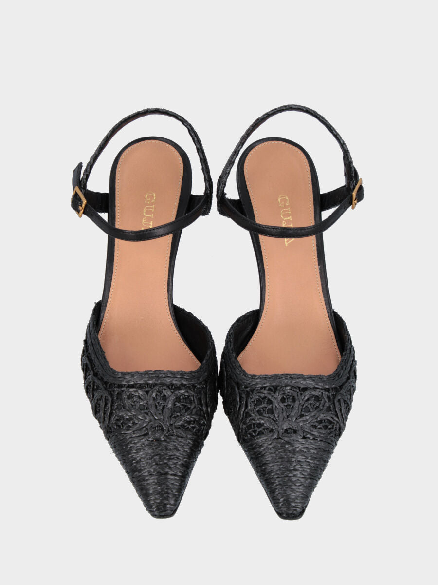 Slingback aus schwarzem Nappaleder mit Spitzengeflecht-Obermaterial
