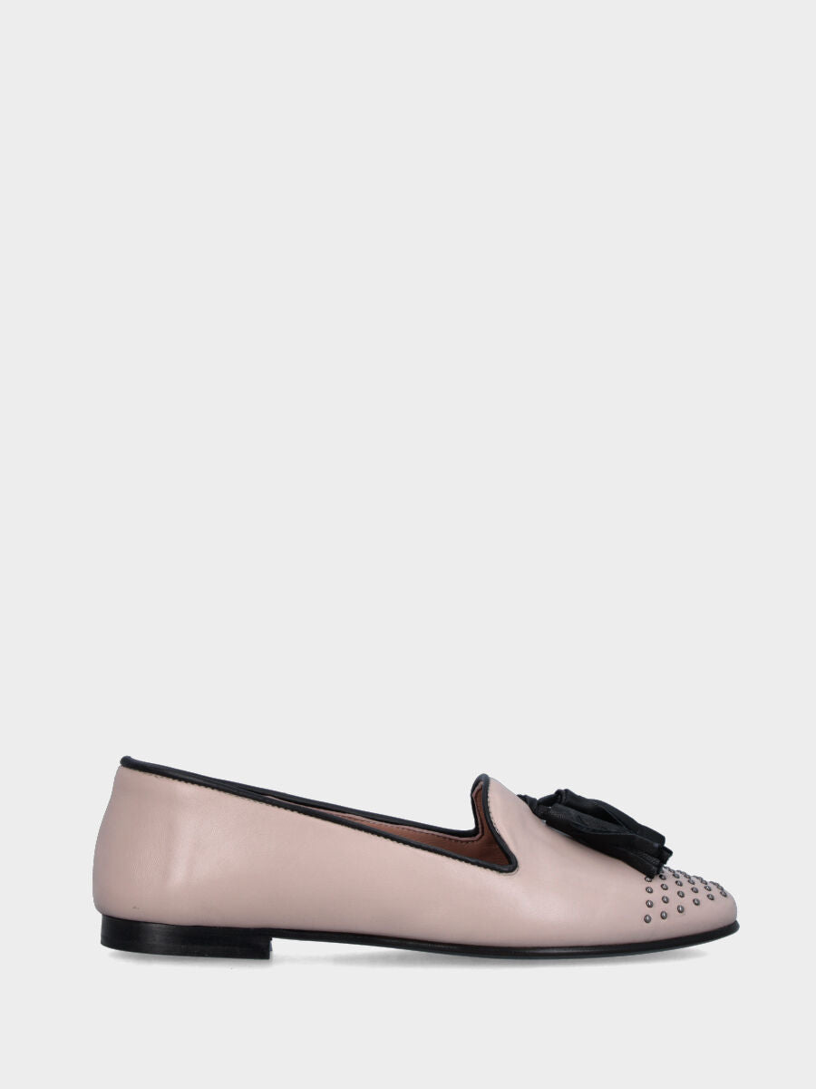 Pantofolina in nappa nude con borchiette e nappine nere