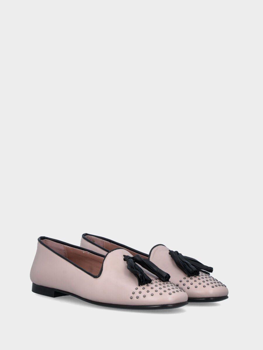 Pantofolina in nappa nude con borchiette e nappine nere