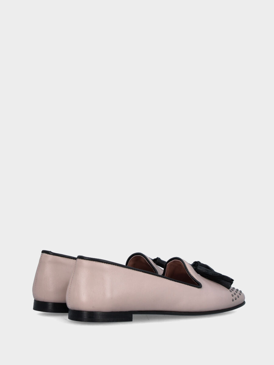 Pantofolina in nappa nude con borchiette e nappine nere