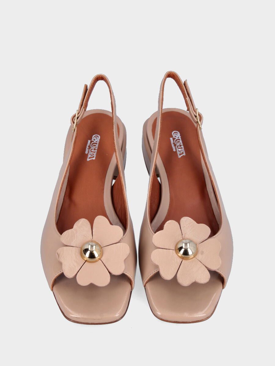 Sandalo slingback in verlux beige con fiore sullo scollo