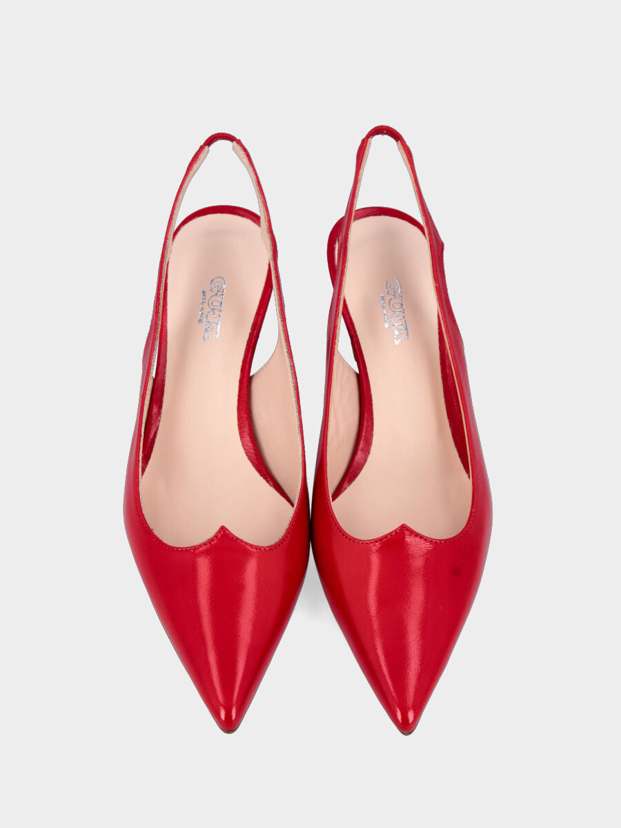 Slingback in verlux rosso con scollo a cuore e cinturino sagomato