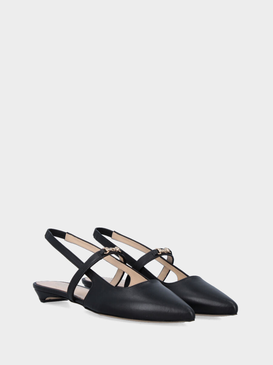 Slingback in nappa nera con mini morsetto e tacco semi zeppa