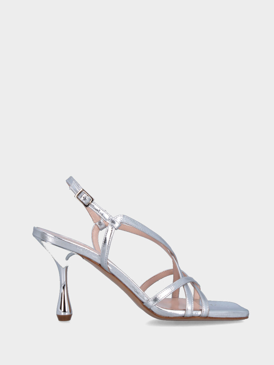 Sandalo in laminato argento con listini incrociati