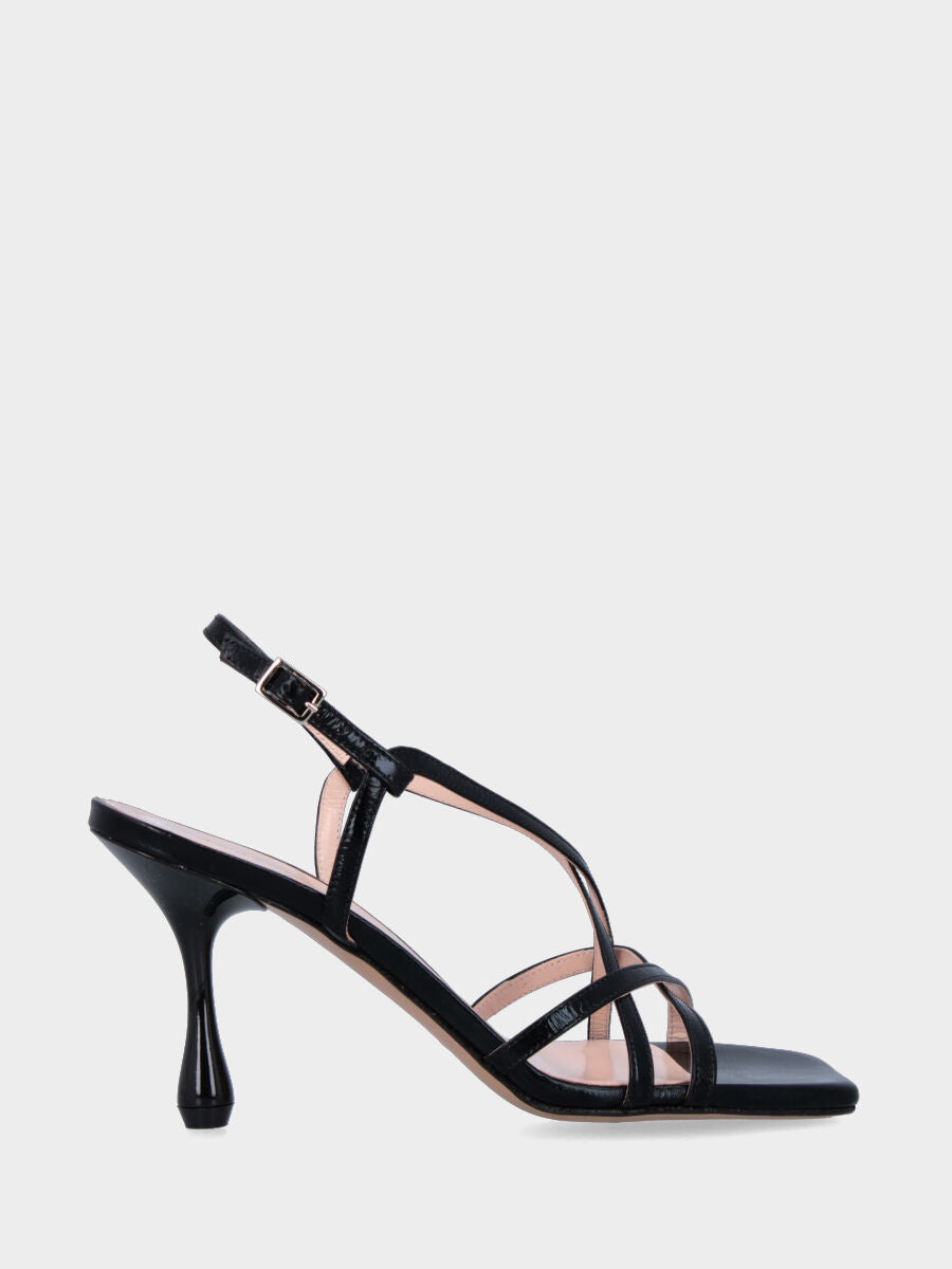 Sandalo in vernice nera con listini incrociati e tacco 80mm a coda