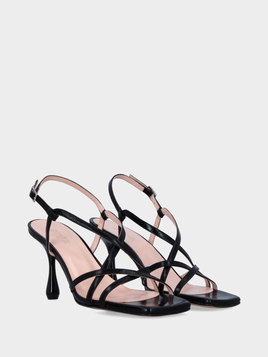 Sandalo in vernice nera con listini incrociati e tacco 80mm a coda