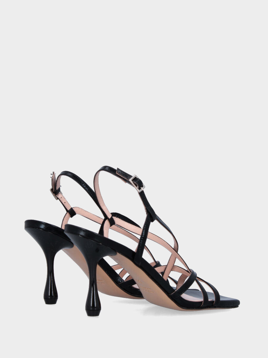 Sandalo in vernice nera con listini incrociati e tacco 80mm a coda