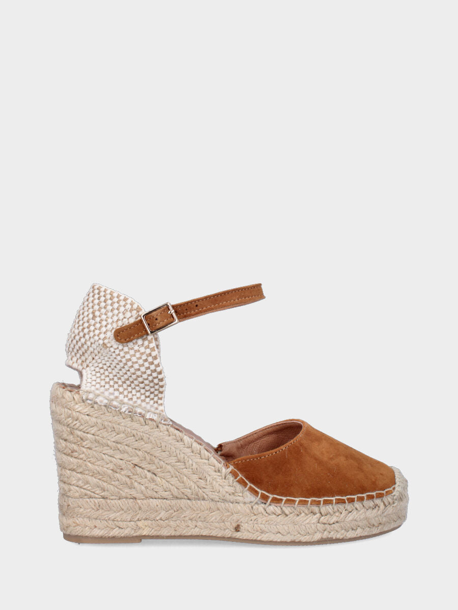 Campesina in camoscio color cuoio con zeppa e platform
