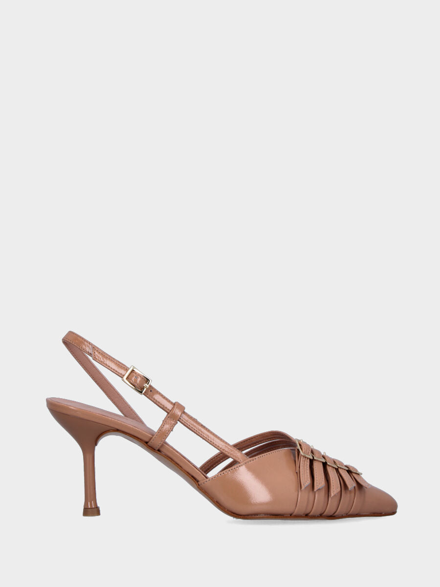 Slingback in vernice beige con cinturini sullo scollo