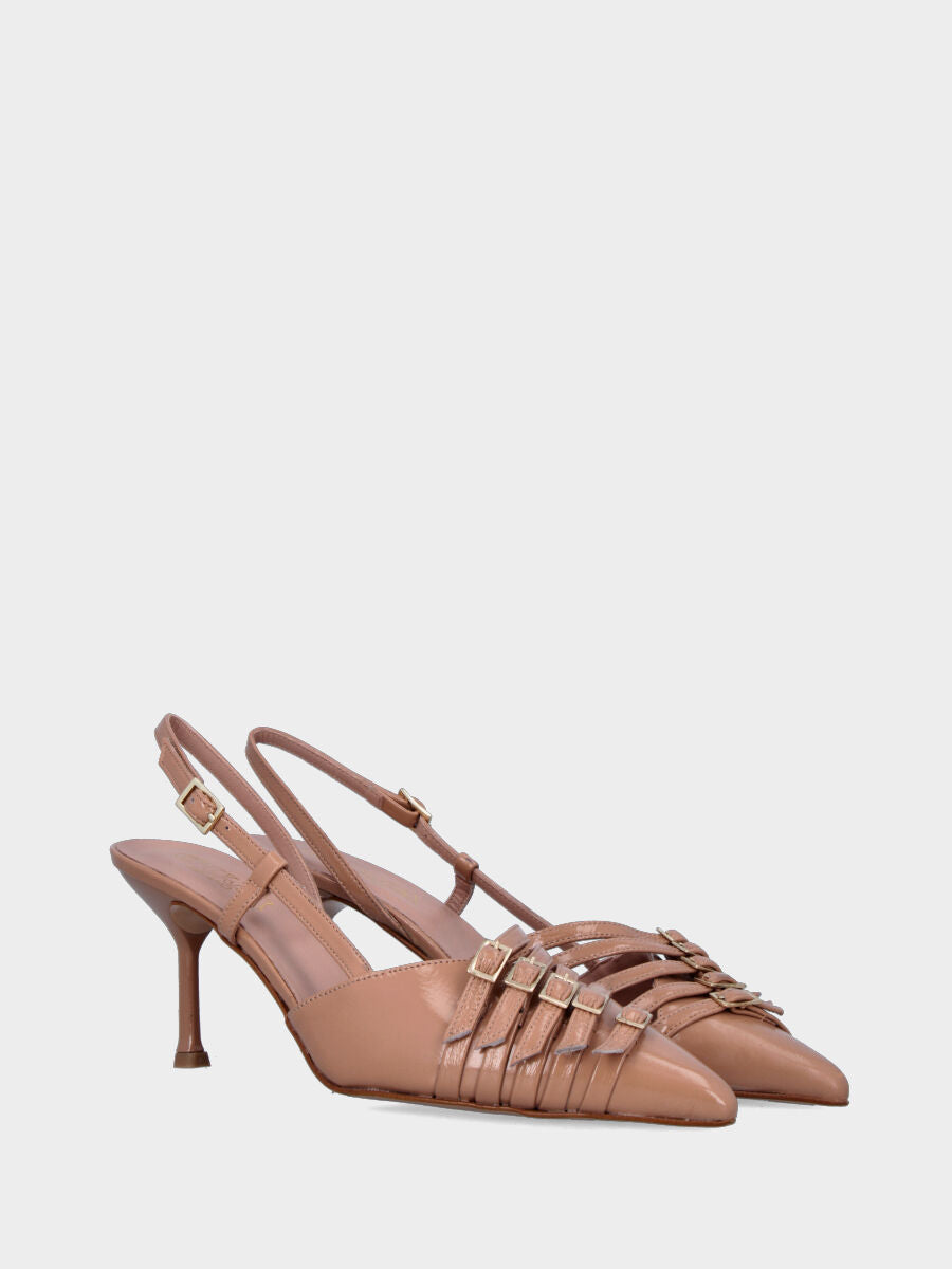 Slingback in vernice beige con cinturini sullo scollo