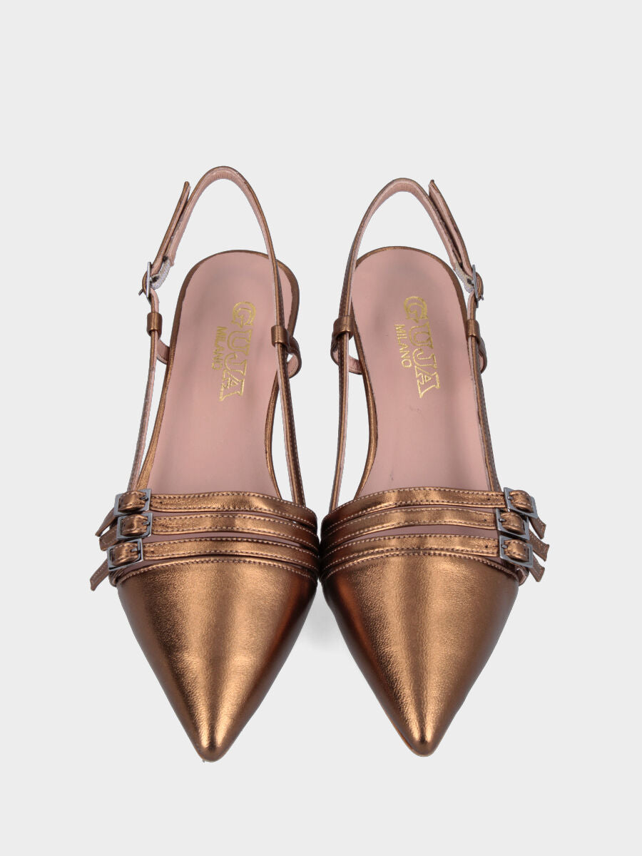 Slingback in laminato bronzo con tre cinturini e tacco a calice