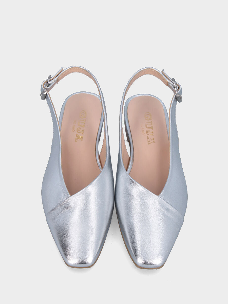 Slingback in laminato argento con tomaia a ventaglio