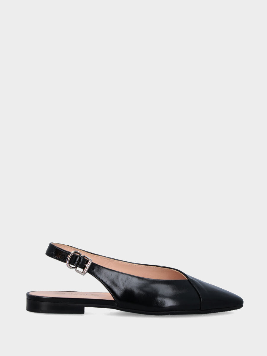 Slingback in vitello nero con tomaia a ventaglio