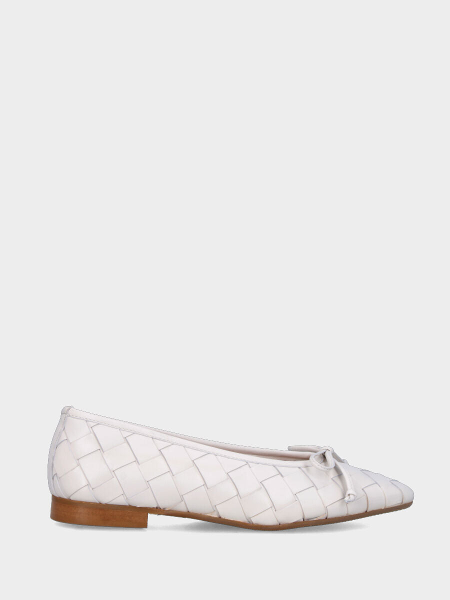 Ballerina in nappa bianca con listini intrecciati