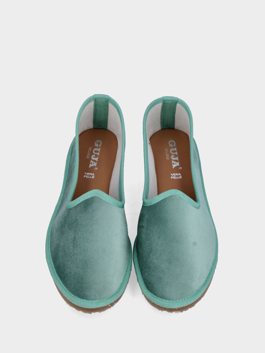 Friulana in velluto liscio verde salvia con punta tonda