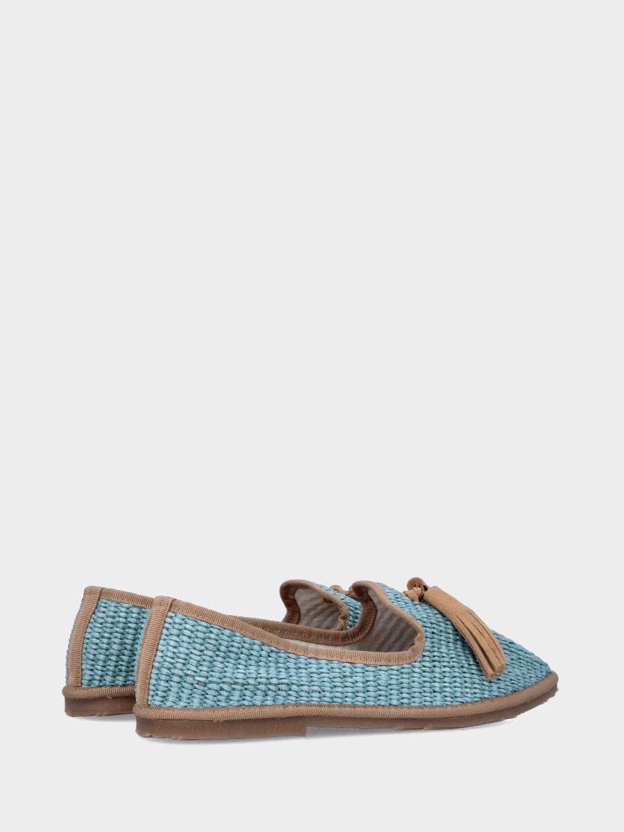 Pantofolina in rafia celeste con nappine e punta sfilata