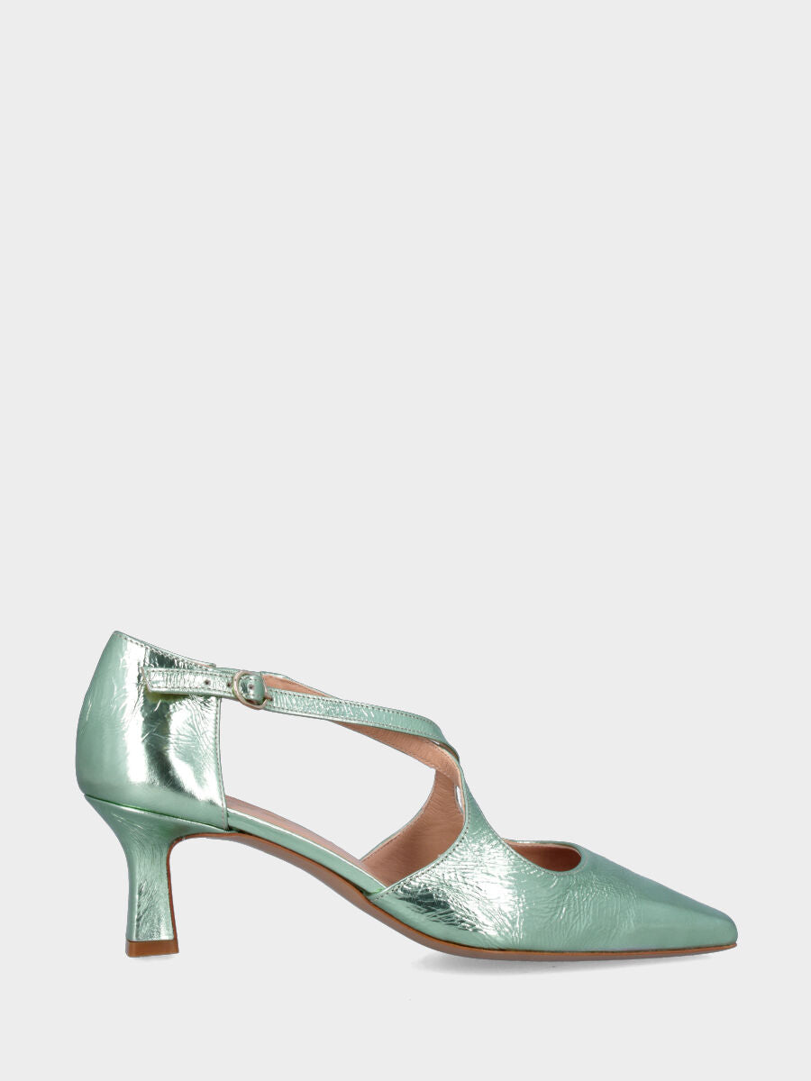 Slingback in laminato verde con cinturini incrociati e tacco calice