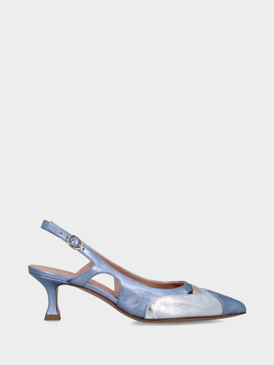 Slingback in laminato celeste con tomaia sovrapposta e tacco a calice