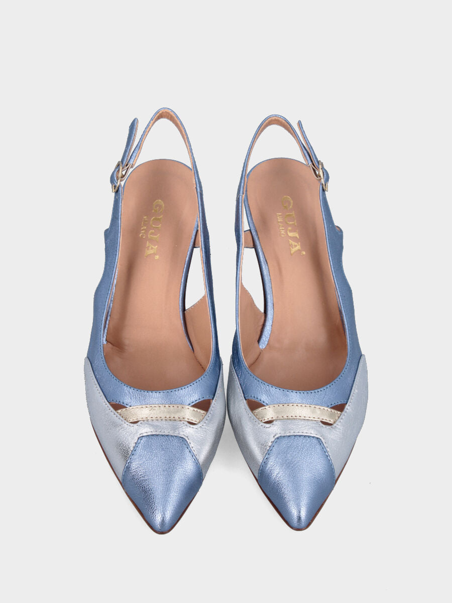 Slingback in laminato celeste con tomaia sovrapposta e tacco a calice
