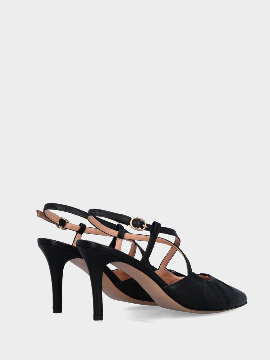 Slingback in nappa nera con piegature e cinturini incrociati